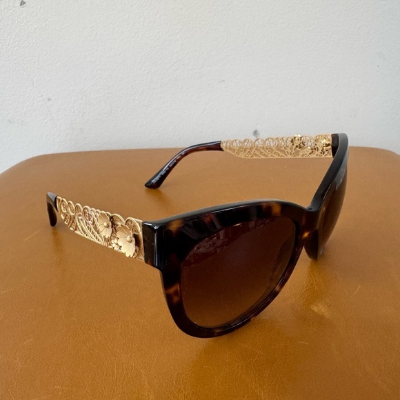 Dolce & Gabbana Cat-Eye Gradient Brown Sunglasses With Golden Filigree‎ Arms - Picture 6 of 16
